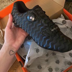 ArtVep cycling shoes-color is wave black….size 6 womens. **PELOTON COMPATIBLE